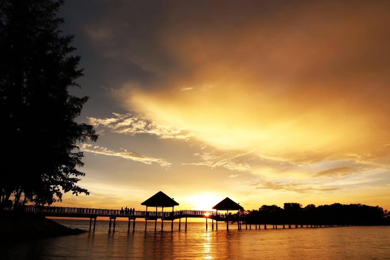 Smilez Homestay H102 & A306 At Pd Perdana Kondo Resort Port Dickson Exterior foto